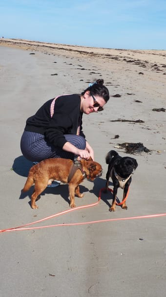Aurélie avec ses chiens